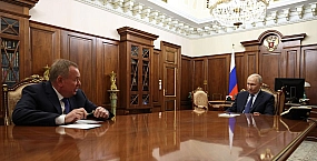 Путин обсудил с главой ВТБ состояние экономики и результаты работы банка