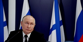 Путин призвал пресекать посягательства на российский торговый флот по законам борьбы с пиратством