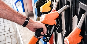 «Газпром нефть» сняла ограничения на заправку в 13 регионах