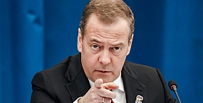 Медведев заявил о праве России отвечать на задержание торговых судов