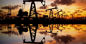 Нефть продолжила дешеветь на фоне переговоров по Ормузскому проливу