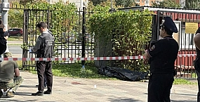 В Москве мужчина с лопатой напал на прихожан возле церкви