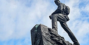 Китай призвал Японию порвать с милитаризмом после требования снести мемориал в Хабаровске