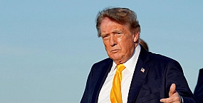Трамп подарил трем ближайшим помощницам по $45 тыс. на Рождество