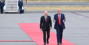 Песков заявил об отсутствии планов на трехстороннюю встречу Путина, Трампа и Си