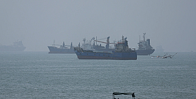 Перевалка нефти в Оманском заливе достигла рекордных 7,2 млн баррелей в сутки