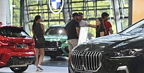 Kia, BMW, Toyota и другие ушедшие автобренды продолжают зарабатывать в России