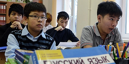 Ярослав Нилов анонсировал новый законопроект о платном образовании для детей мигрантов