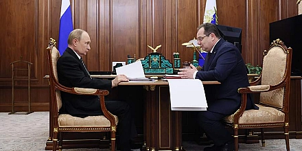 Путин потребовал особого внимания к семьям участников СВО