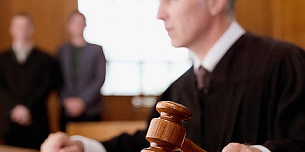 В Красноярске суд рассматривает дело о компенсации за поврежденный служебный Lexus губернатора