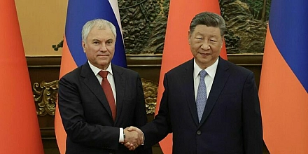 Володин встретился с Си Цзиньпином и передал приветствие от Путина