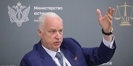 Бастрыкин поручил СКР взаимодействовать с МЧС для помощи в спасении альпинистки Наговицыной
