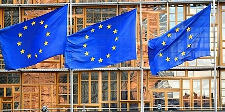 Евросоюз намерен ввести полный запрет на сделки с «Роснефтью» и «Газпромнефтью»