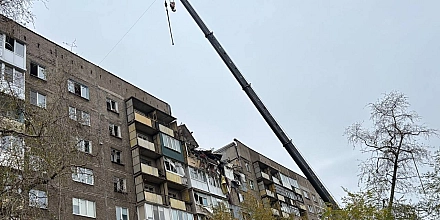 В Алчевске взрыв в жилом доме разрушил шесть квартир, погибли два человека