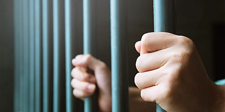 В Петербурге арестован чиновник администрации Приморского района по делу о взятке