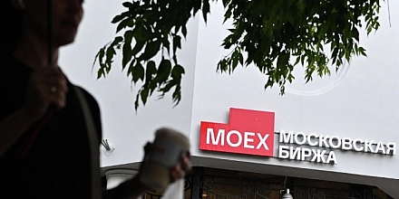 Индексы Мосбиржи и РТС упали на 1,6% на фоне геополитической неопределённости и санкционных рисков