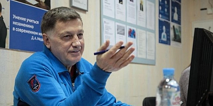 Физика по депутату Макарову: наследие под экскаватор, бабло - в офшоры?
