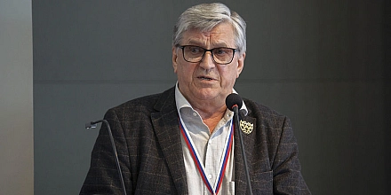Александр Тихонов заявил о скором возвращении российских лыжников и биатлонистов на международные старты
