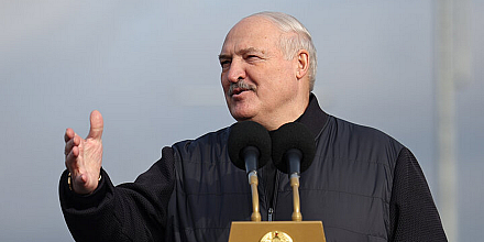 Лукашенко: белорусы сохранили память о Дне Октябрьской революции, но новых революций не хотят