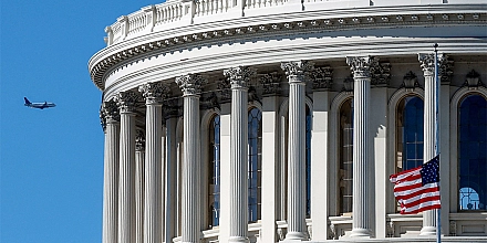 Сенат США одобрил законопроекты, завершающие рекордный шатдаун