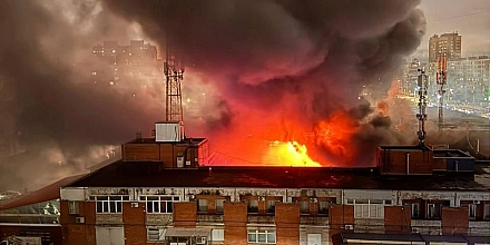 Пожар на Правобережном рынке в Петербурге: один погибший, десятки эвакуированных