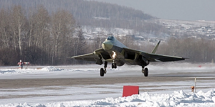 Су-57 впервые поднялся в воздух с двигателем пятого поколения