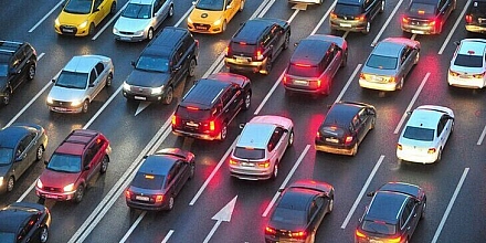 Вечером 24 декабря в Москве прогнозируют сложности с движением на ключевых магистралях