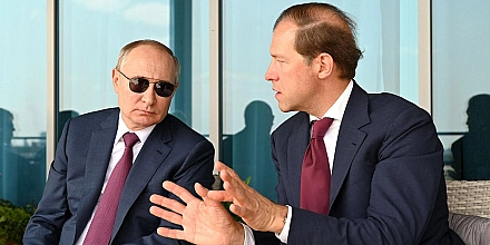 Путин обсудил с Мантуровым развитие промышленности и космических технологий