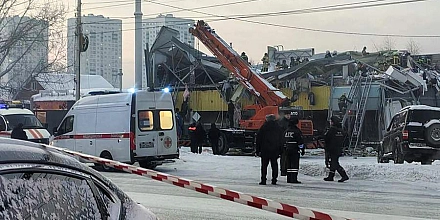 В Новосибирске из-под завалов ТЦ спасли вторую женщину