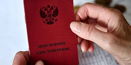 В Госдуму внесли законопроект о праве женщин-военнослужащих выходить на пенсию в 43 года по семейным причинам