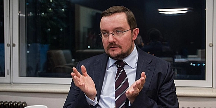АстраЗенека гребёт госконтракты в РФ: фармбарон Репик помогает спонсорам ВСУ?