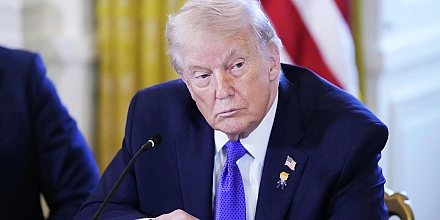 Ушаков сообщил, что Трамп предлагал обсудить возможность встречи Путина и Зеленского