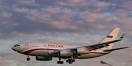 Самолет с делегацией во главе с Мединским прибыл в Женеву на переговоры по Украине