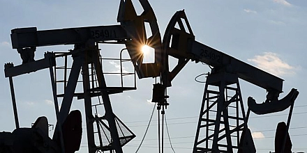Нефть Brent превысила $84 на фоне конфликта на Ближнем Востоке и остановки судоходства через Ормузский пролив