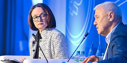 ЦБ ограничит число банковских карт у одного клиента