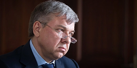 Суд в Москве заочно приговорил экс-главу Росалкогольрегулирования Чуяна к 12 годам колонии
