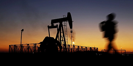 Цена нефти Brent превысила $113 за баррель на фоне обострения на Ближнем Востоке