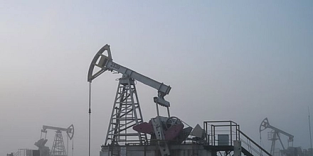 Нефть дешевеет на фоне сигналов о разблокировке Ормузского пролива