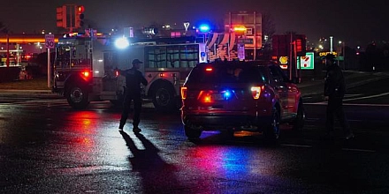 В аэропорту Нью-Йорка самолёт столкнулся с пожарной машиной, пострадали пилоты