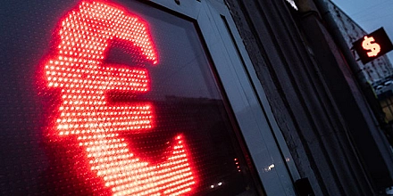 Минфин отложил валютные операции до лета и пересматривает параметры бюджетного правила