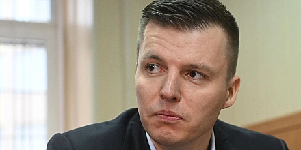 Суд в Москве арестовал Артема Чекалина после приговора по делу о выводе средств
