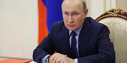 Путин поручил Правительству разработать меры для ускорения экономического роста
