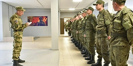 Медведев заявил о 127 тысячах контрактников в ВС с начала года