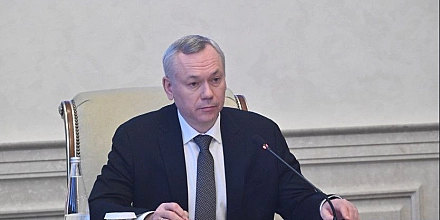 Травников поручил изучить новые меры поддержки семей с детьми в Новосибирской области