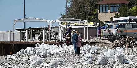 Очистку пляжей Туапсе после утечки нефтепродуктов планируют завершить к 1 июня