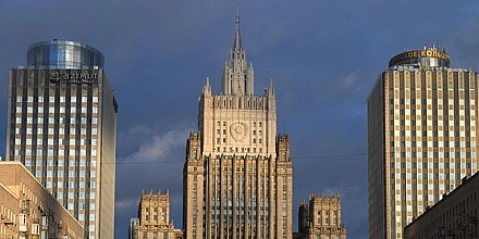 Захарова назвала удар ВСУ по пассажирскому поезду в Крыму военным преступлением