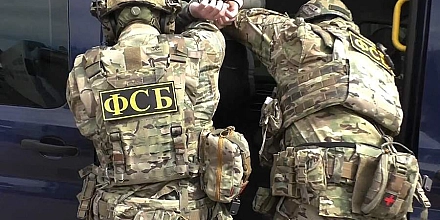 ФСБ сообщила о задержании троих подозреваемых в подготовке терактов в трех регионах России