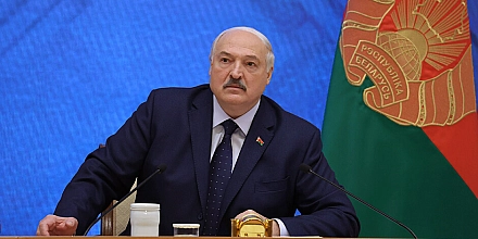 Лукашенко назвал удар по автобусу попыткой втянуть Белоруссию в конфликт