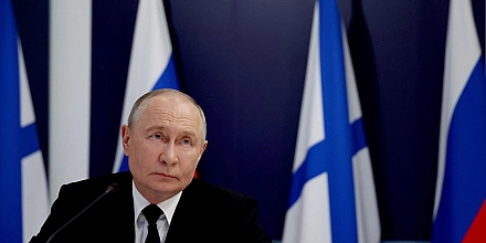 Путин призвал пресекать посягательства на российский торговый флот по законам борьбы с пиратством