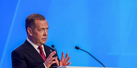 Медведев назвал нового главкома ВСУ Драпатого «жирным куском говна» после его слов о россиянах